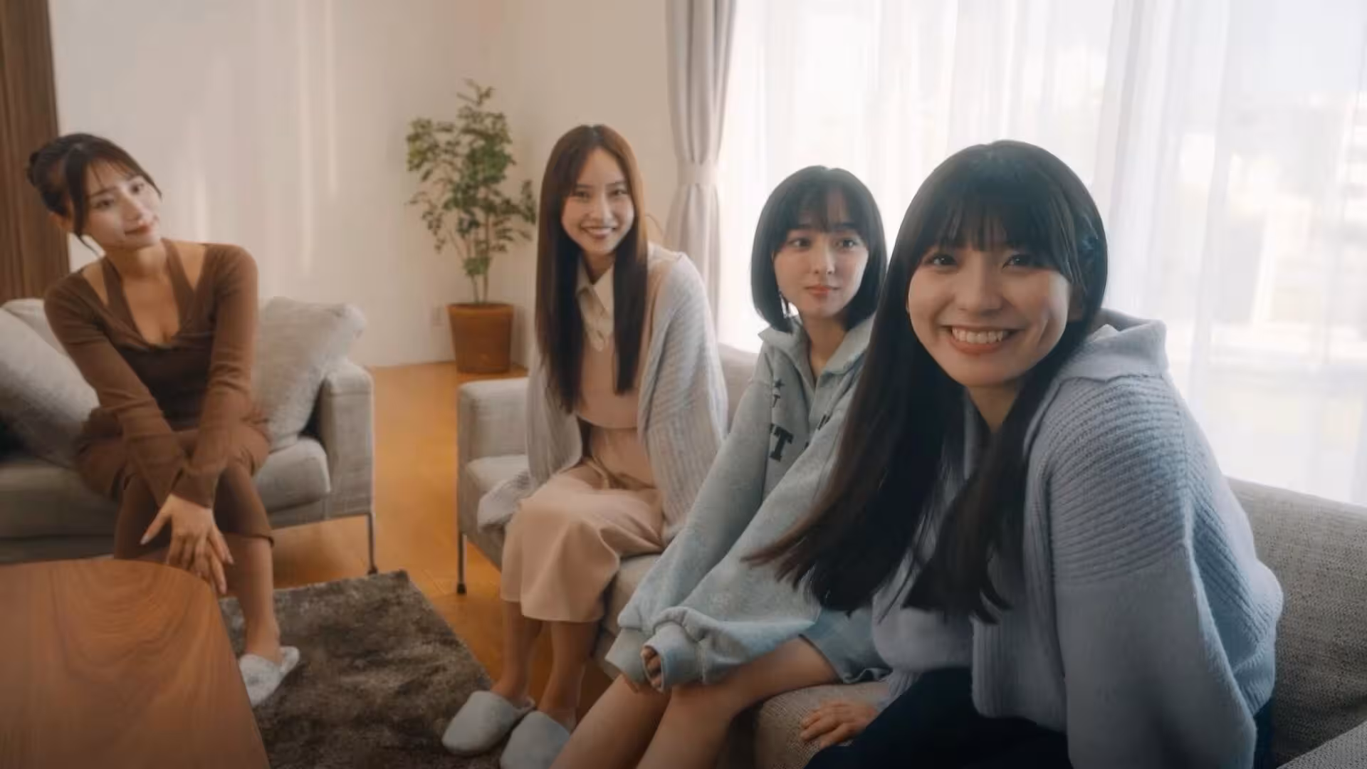 嘟嘟嘟~恋爱信号响不停，美女室友们教我如何淡定？/Roommates, Romance, and Ringing Hearts