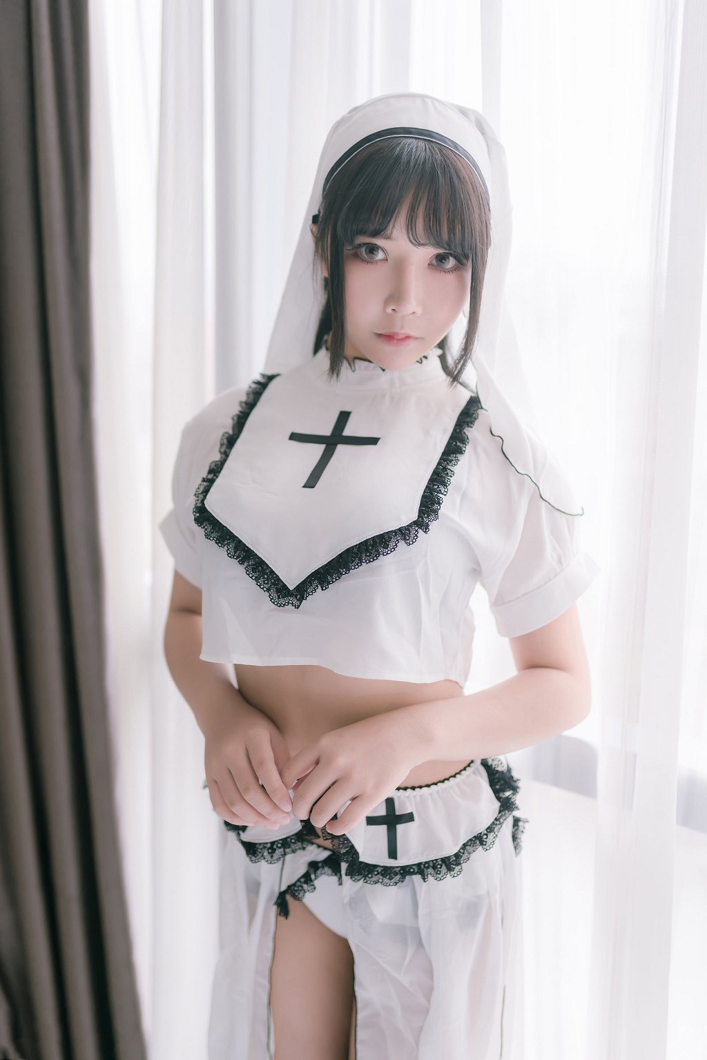 COSER抱走莫子aa《纯白修女》 [COSPLAY美女] 写真集[42P]（1/42）