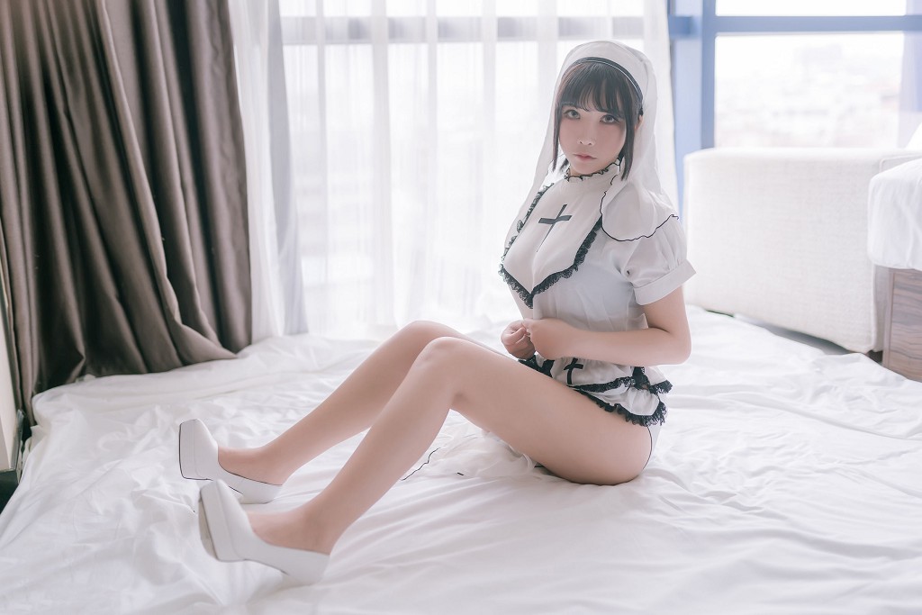 COSER抱走莫子aa《纯白修女》 [COSPLAY美女] 写真集[42P]（3/42）