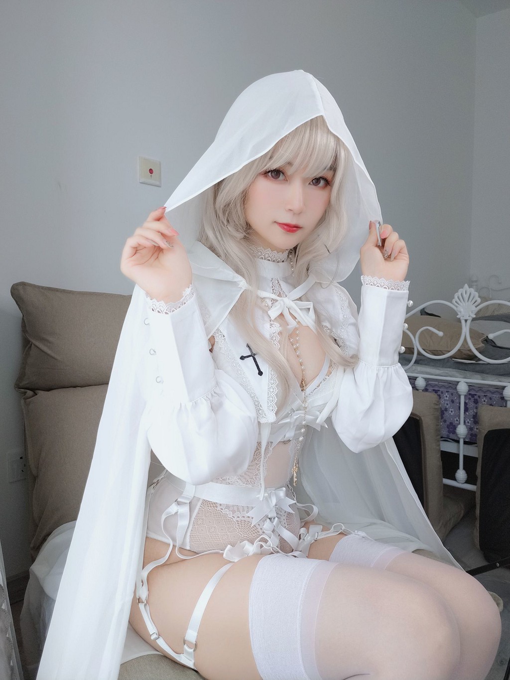 COSER白银81《纯白圣女》 [Cosplay少女] 写真集[56P]（2/56）