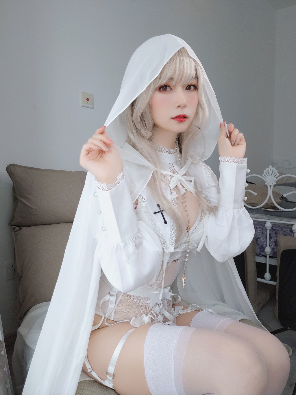 COSER白银81《纯白圣女》 [Cosplay少女] 写真集[56P]（3/56）