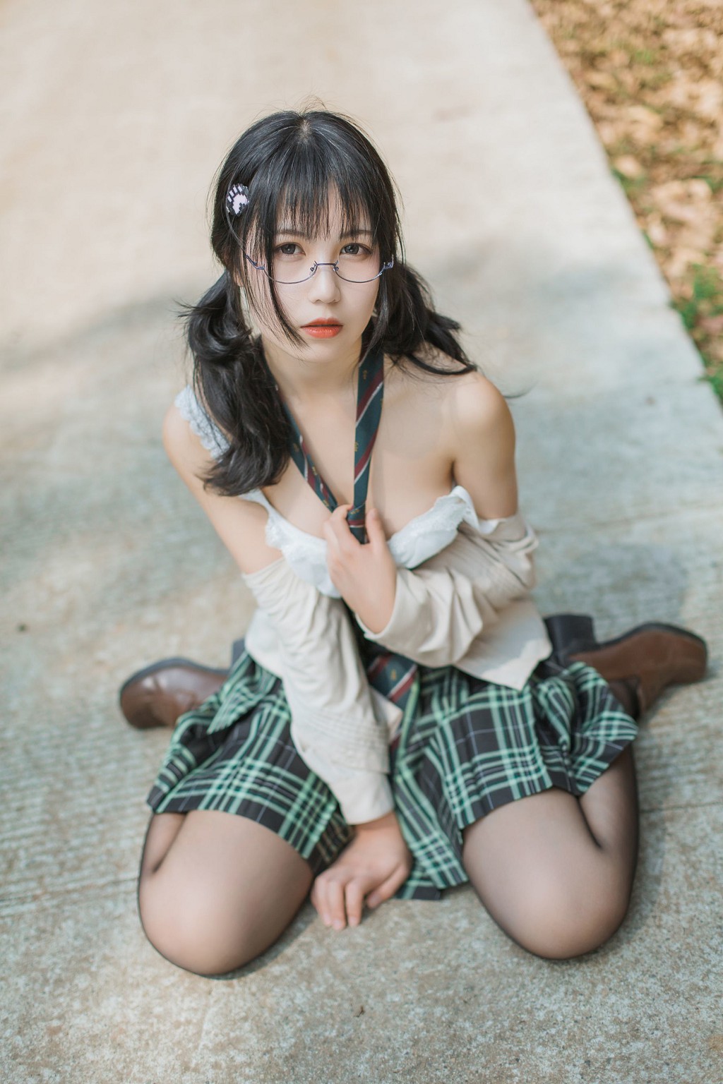 COSER小姐姐逐月su 《乡间小路》 [Cosplay美少女] 写真集[45P]（1/45）