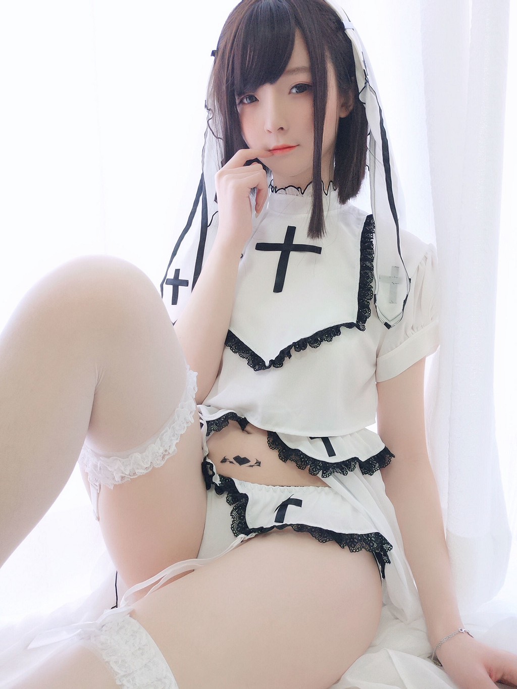 一小央泽《白修女》 [Cosplay福利] 写真集[32P]（2/32）