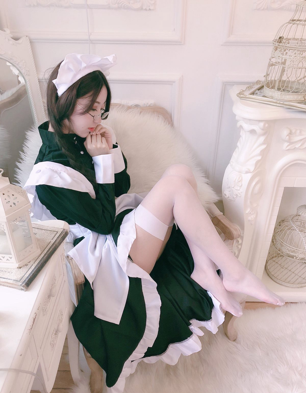 cos美女黑川大尺度白丝袜眼镜高清美腿写真cosplay（3/9）