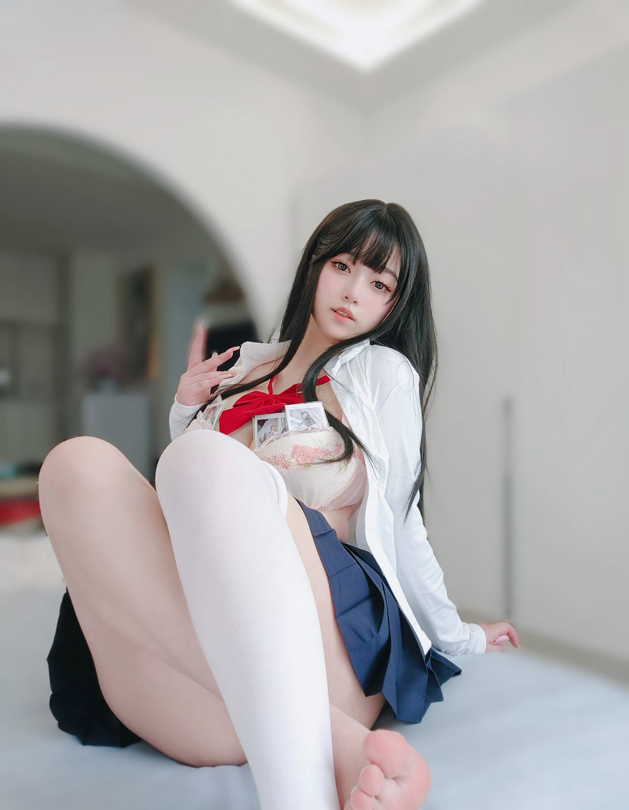 丰满白嫩cosplay美女JK制服性感短裙白丝美腿丝袜（3/18）