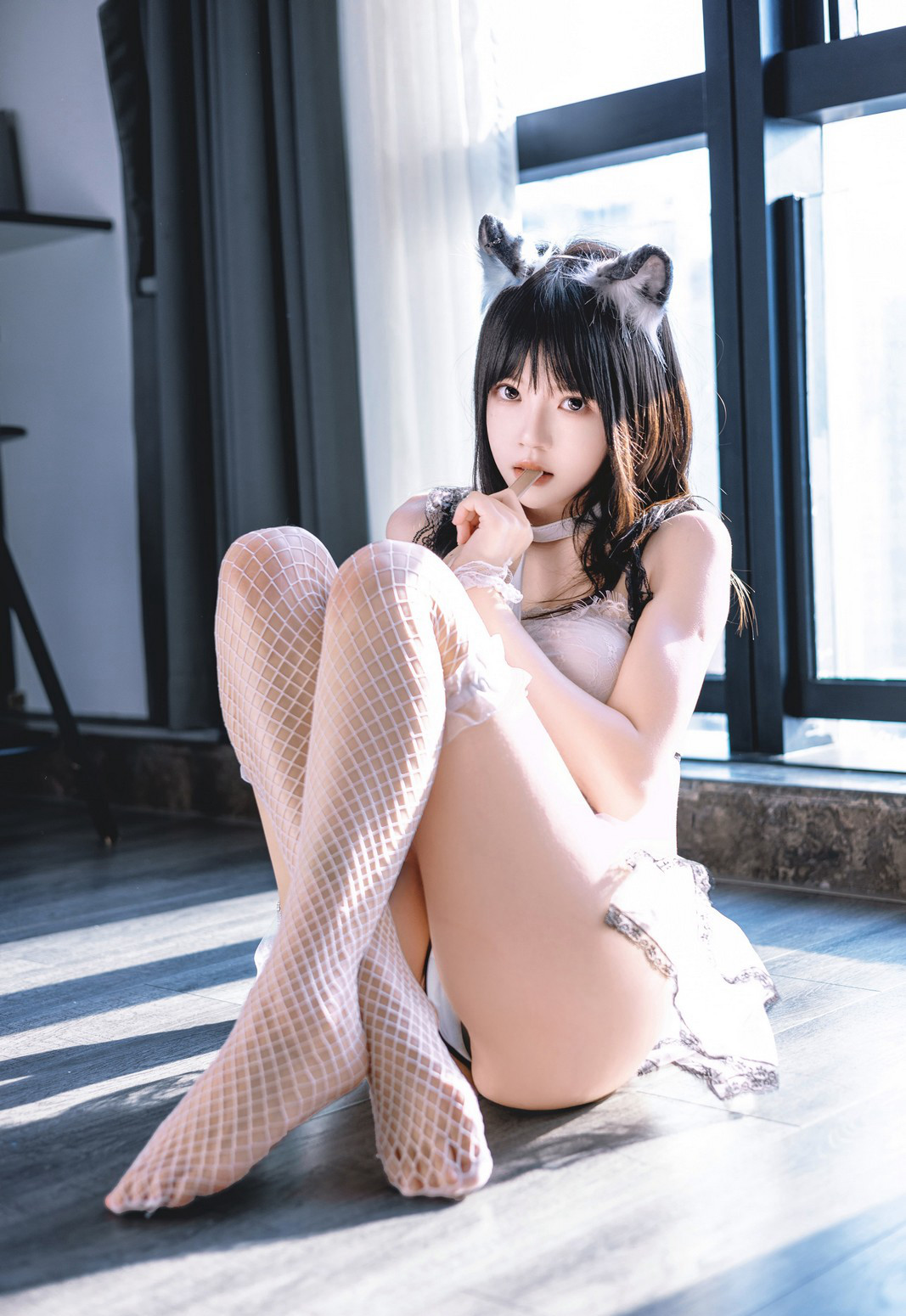 桜桃喵白丝网袜性感丁字裤美臀cosplay大尺度（14/28）