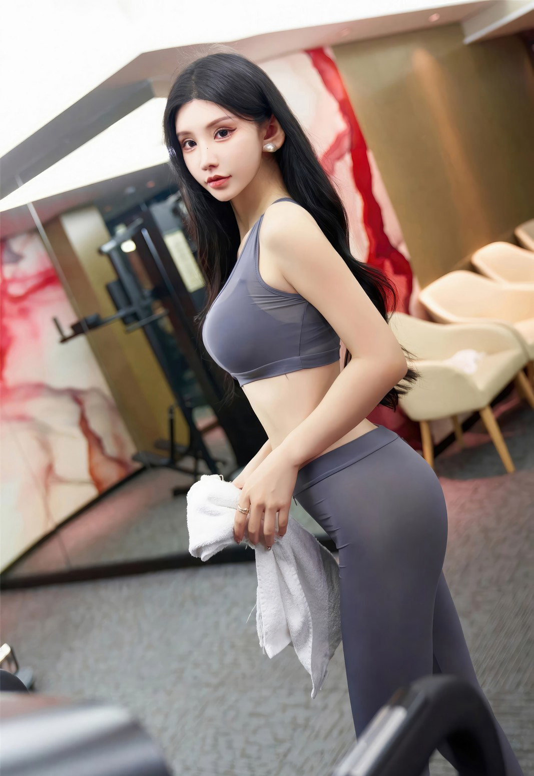 周于希极品美臀紧身健身裤性感身材健身房套图（8/18）