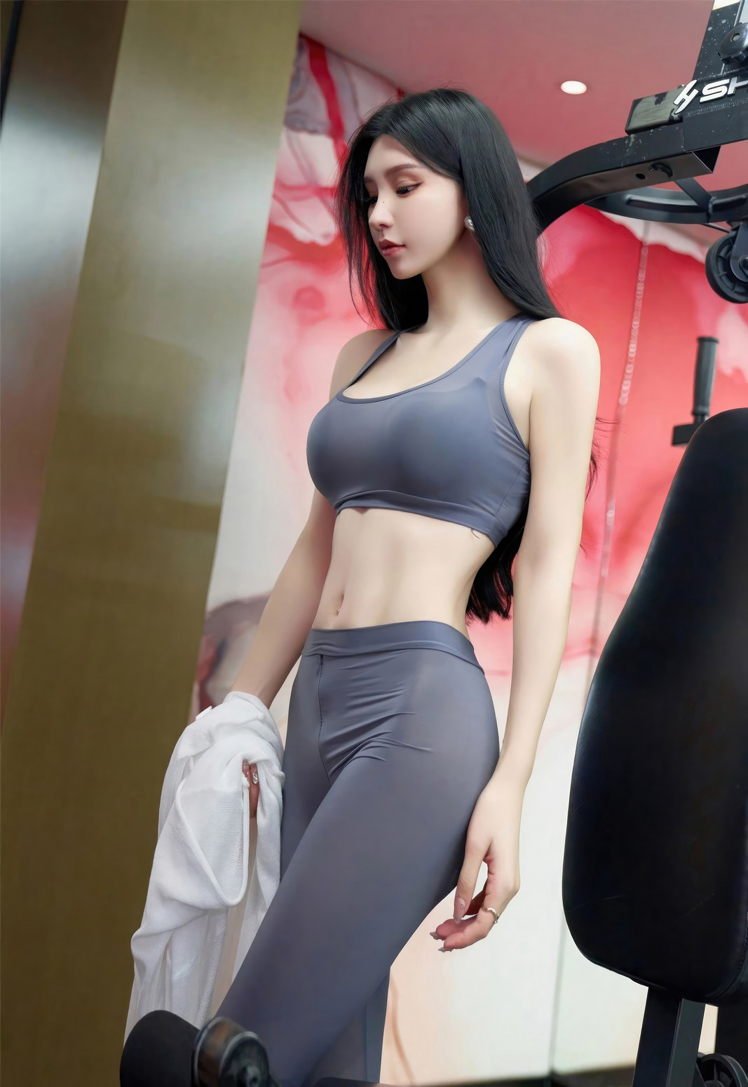 周于希极品美臀紧身健身裤性感身材健身房套图（14/18）